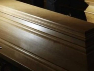 Δεν έχει το Θεό του - Παπάς στην Τήλο αρνήθηκε να δώσει φέρετρο για να ταφεί νεκρός!